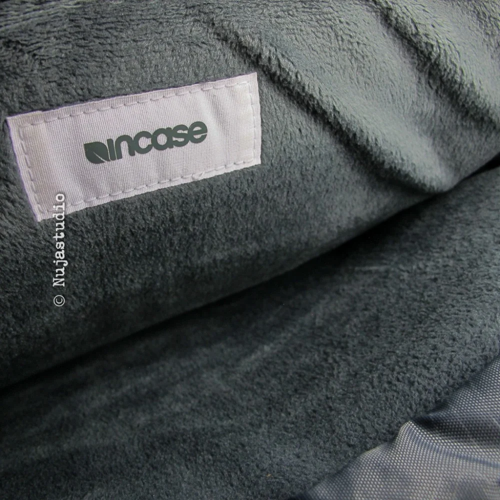 Incase Shoulder Computer Bag W/Strap and H…